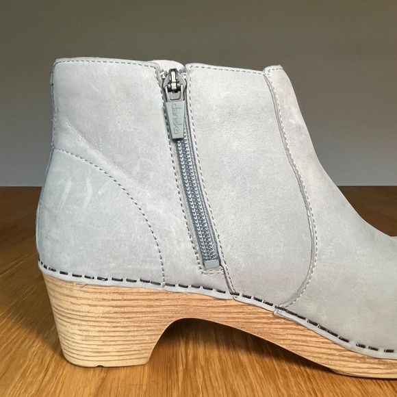 Dansko Maria Boot Light Grey Gray Nubuck Leather US 8.5 EU 39 Womens - Picture 15 of 15